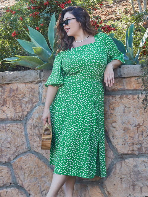 Plus Size Spring Outfits With Polka Dot Tops